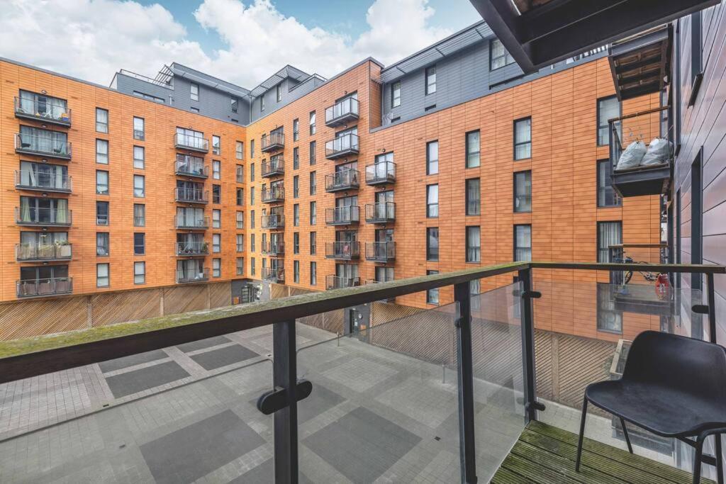 Apartamento 2 Bed At Slough Station & Parking - London In 20 Mins Exterior foto
