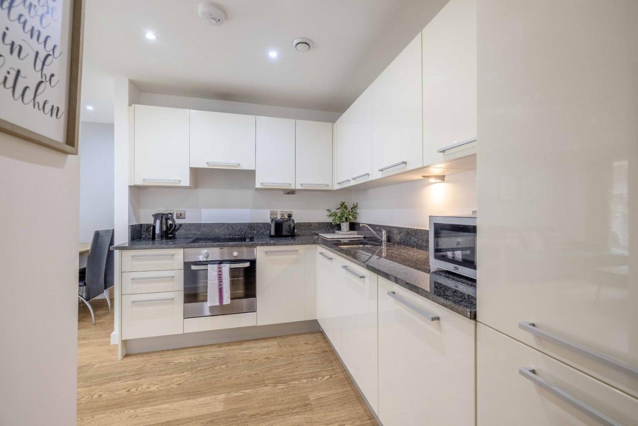 Apartamento 2 Bed At Slough Station & Parking - London In 20 Mins Exterior foto