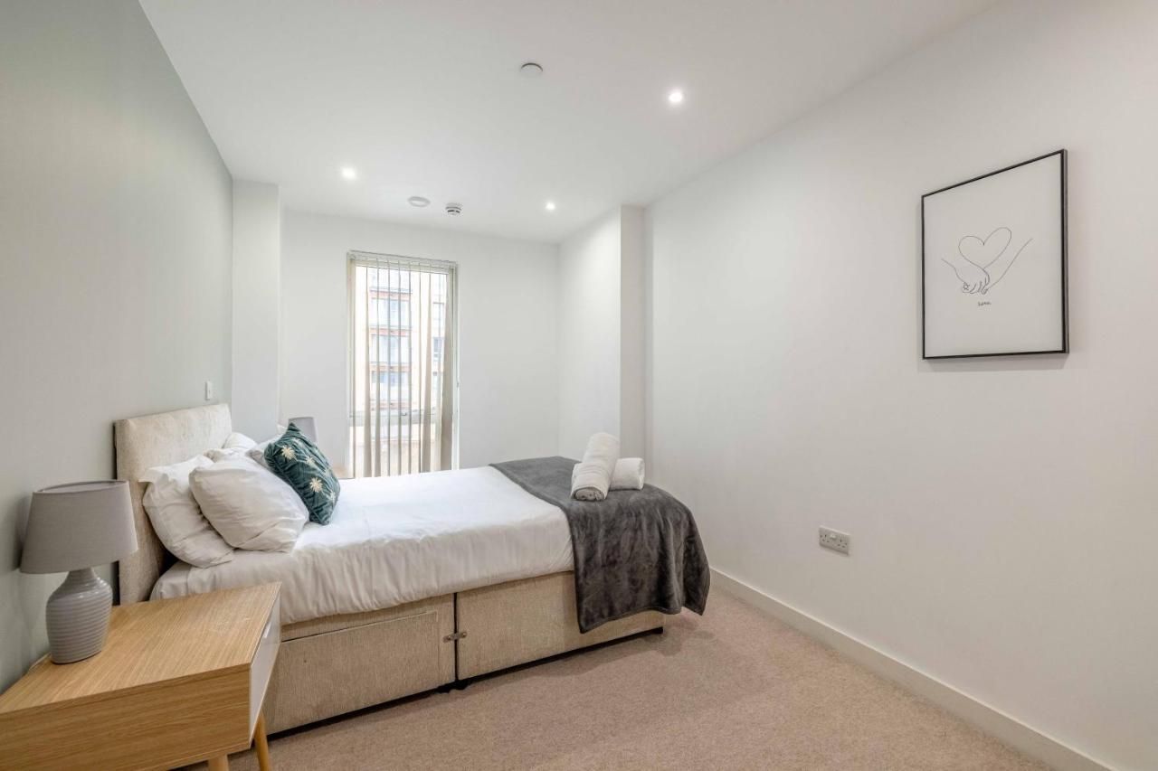 Apartamento 2 Bed At Slough Station & Parking - London In 20 Mins Exterior foto