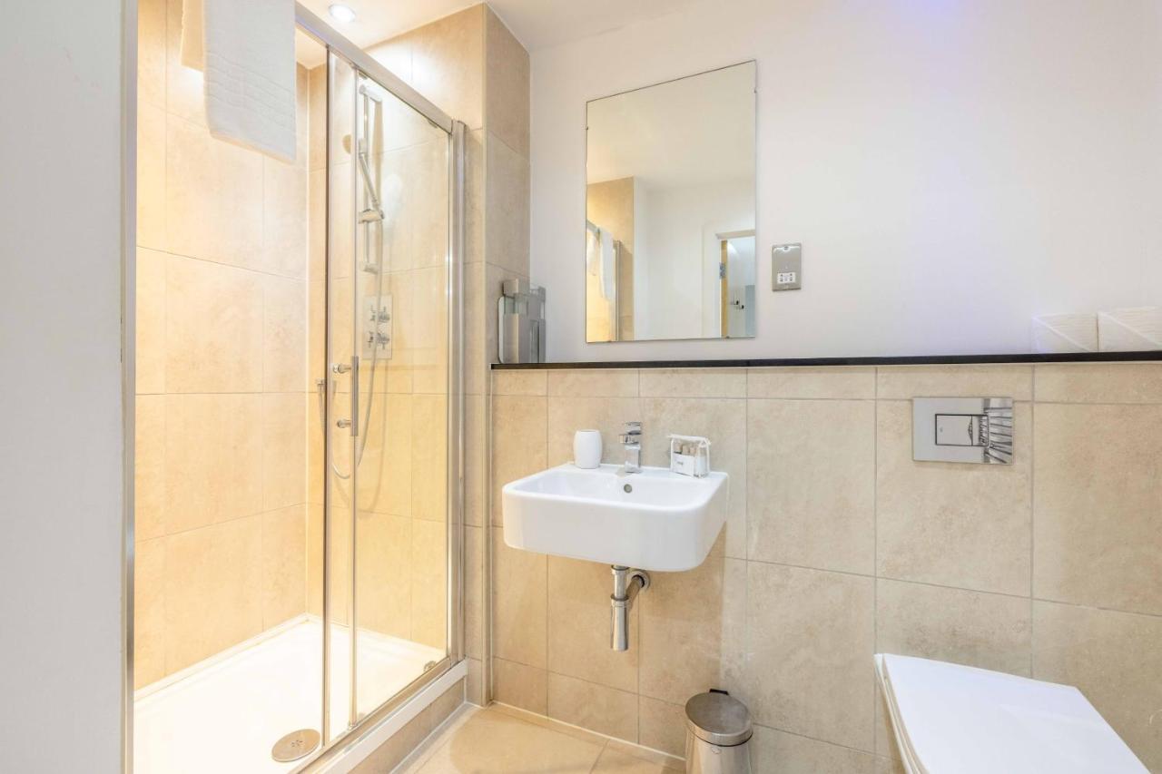 Apartamento 2 Bed At Slough Station & Parking - London In 20 Mins Exterior foto