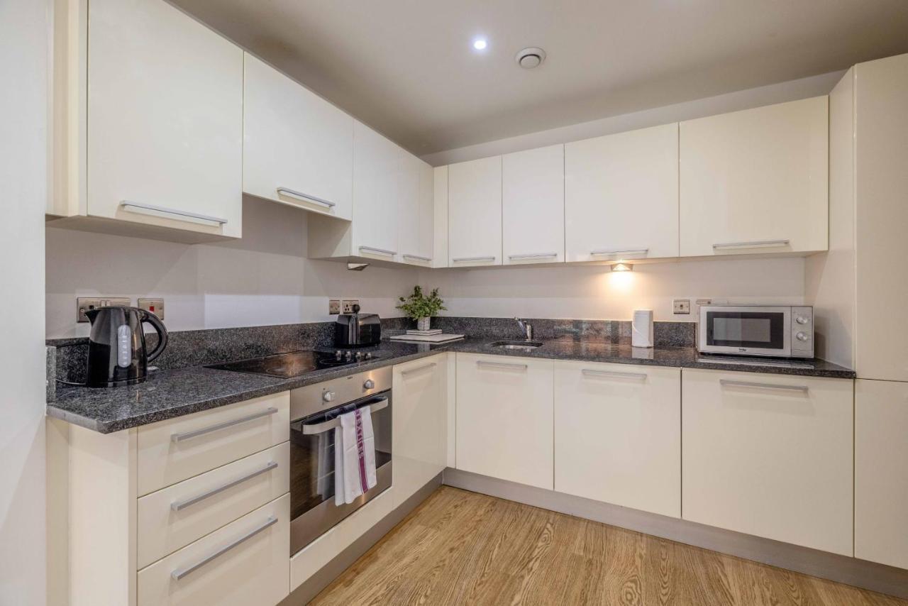 Apartamento 2 Bed At Slough Station & Parking - London In 20 Mins Exterior foto