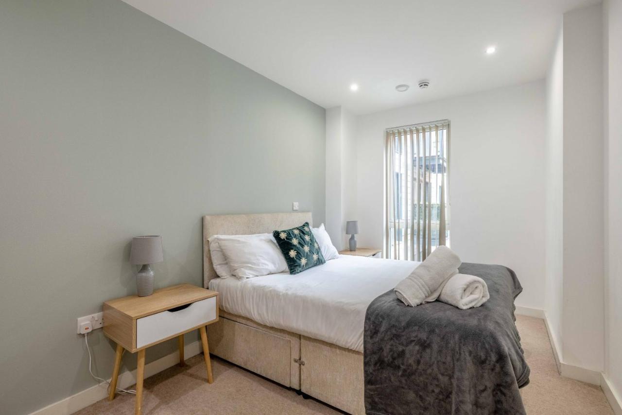 Apartamento 2 Bed At Slough Station & Parking - London In 20 Mins Exterior foto