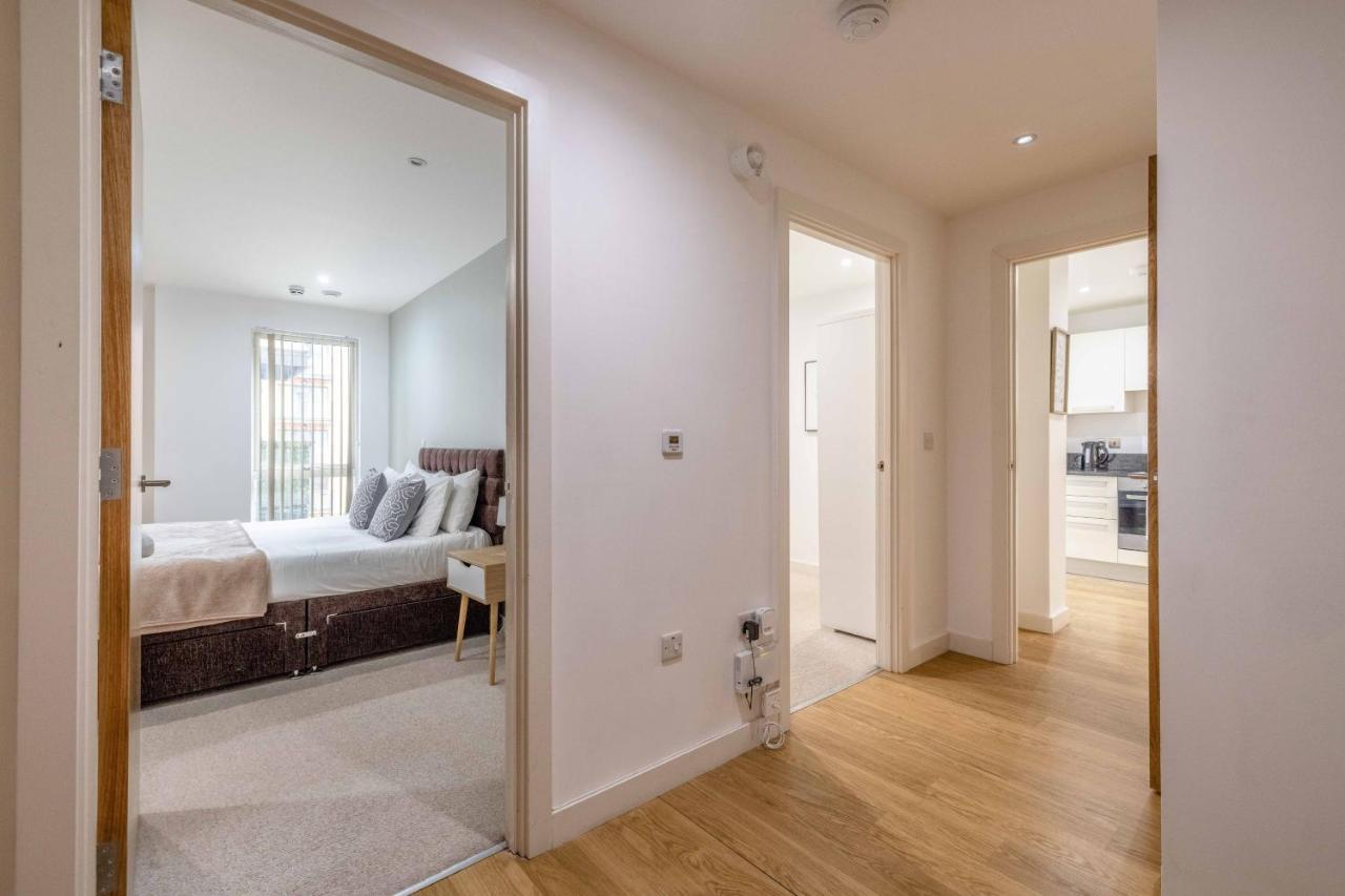 Apartamento 2 Bed At Slough Station & Parking - London In 20 Mins Exterior foto