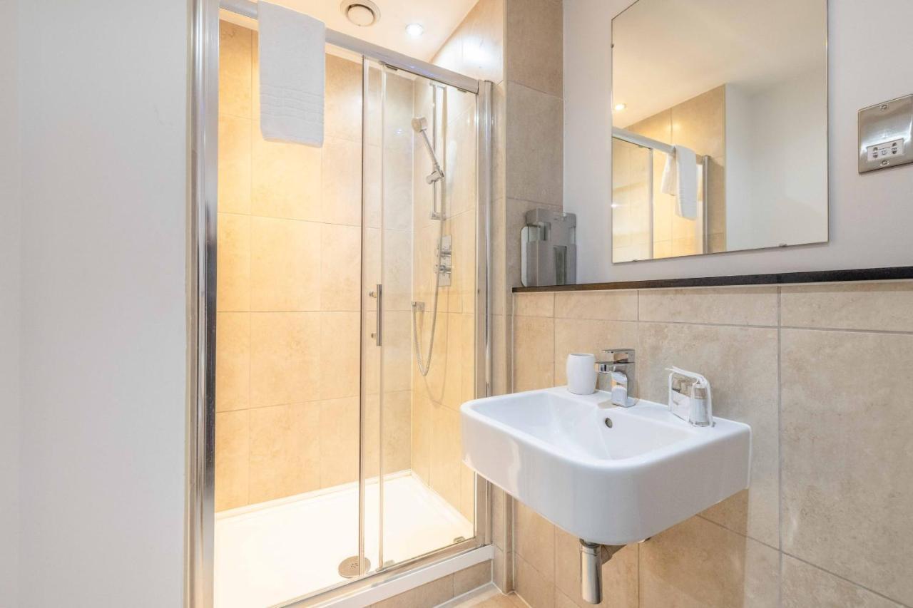 Apartamento 2 Bed At Slough Station & Parking - London In 20 Mins Exterior foto